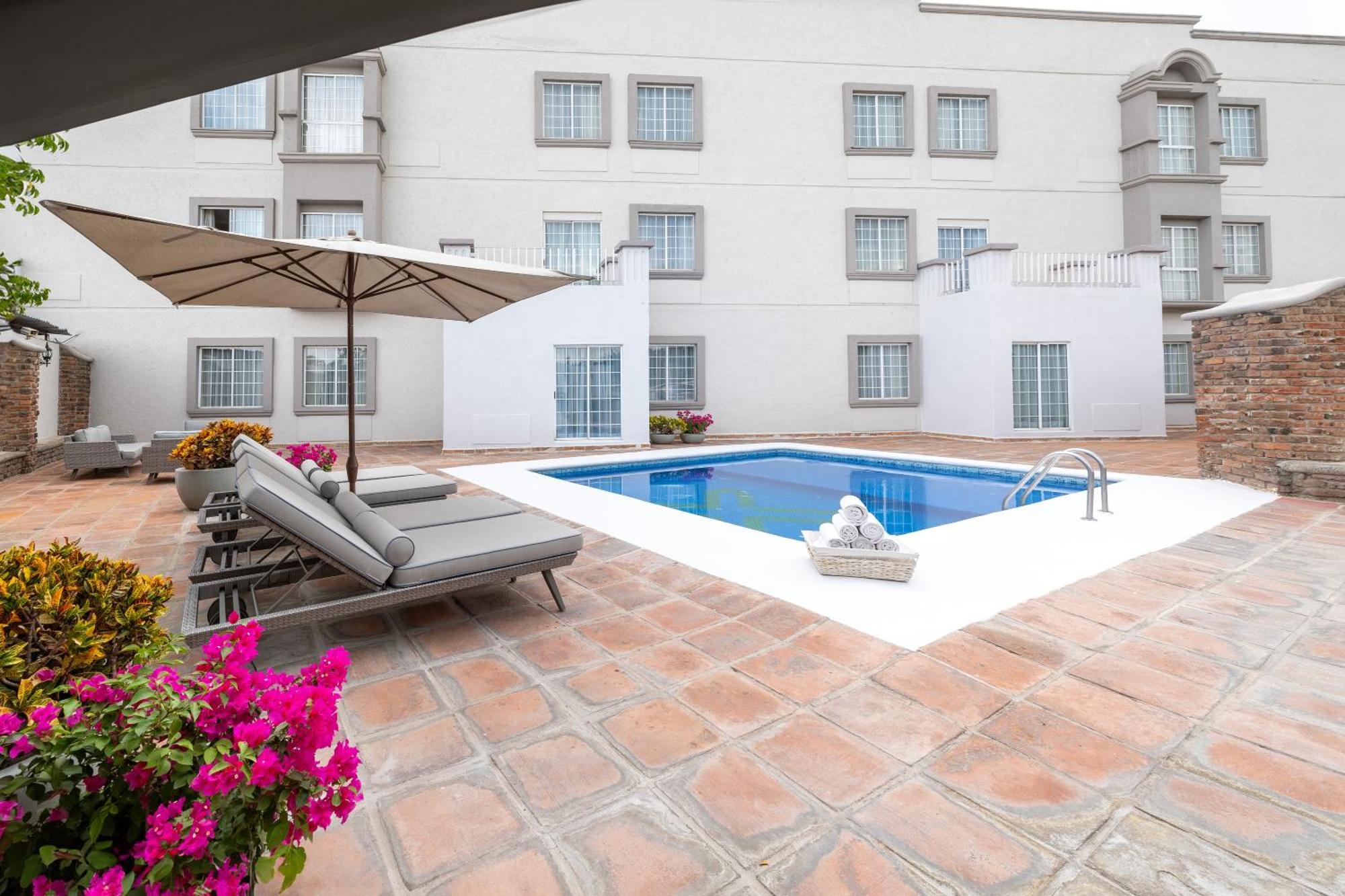 Hotel Suites Mexico Plaza Leon Campestre Экстерьер фото